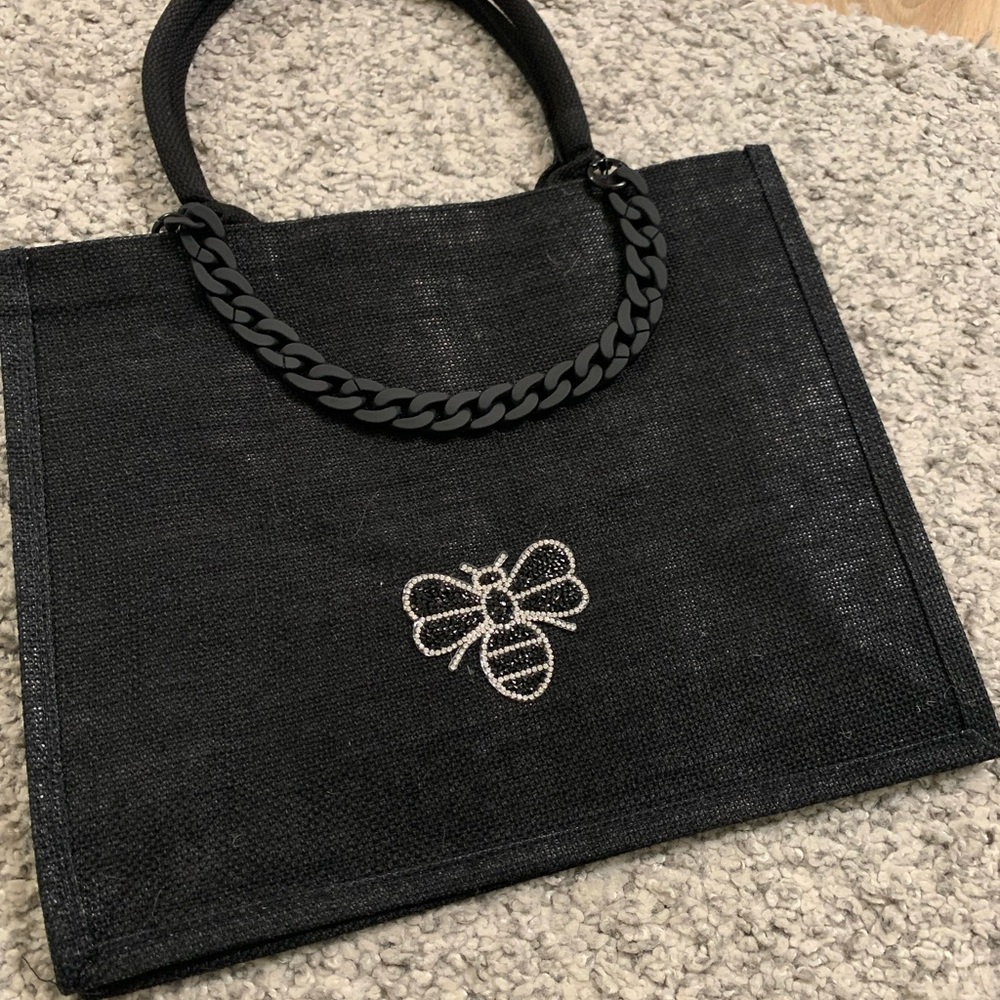 Black chain bees